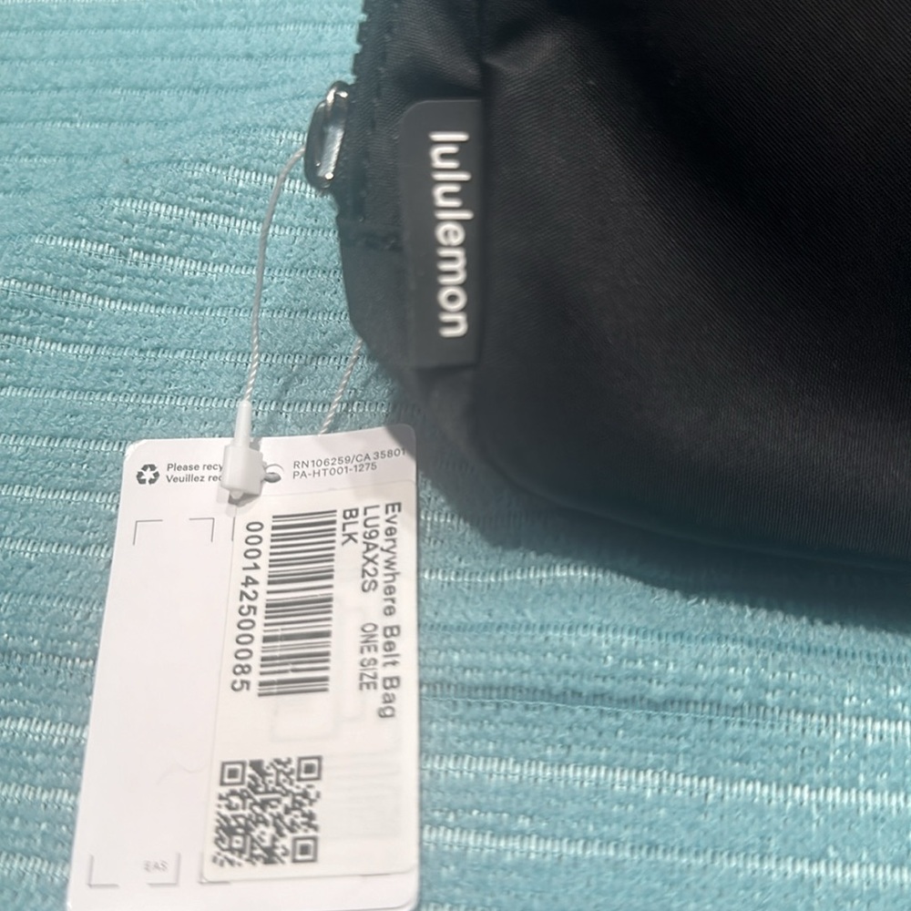 LULULEMON New Everywhere Belt Bag in Black - Picture 3 of 7